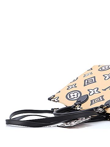 Louis Vuitton OnTheGo Tote Wild at Heart Monogram Giant GM (view 1)