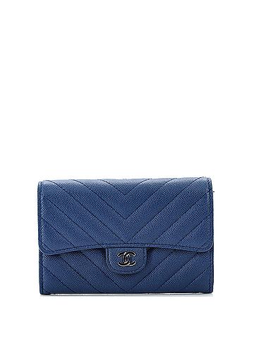 Chanel CC Gusset Classic Flap Wallet Chevron Caviar Medium (view 1)