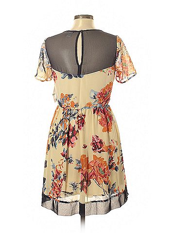 Gucci Luxury Bag f8297dcf-7b33-4f02-a4d0-a3e89a41e40c (view 2)